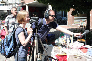 Mit der Videokamera mittel im Getümmel auf Hamburgs Straßen...
